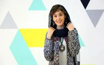 پوشش متفاوت بازیگر زن افغان روی فرش قرمز تهران + عکس