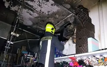 مهار آتش سوزی فروشگاه لوازم خرازی در بلوار پیروزی شهر مشهد