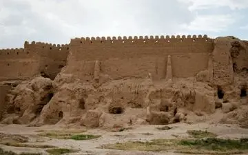 ارگ «بلقیس» اسفراین می‌تواند شاخص گردشگری باشد