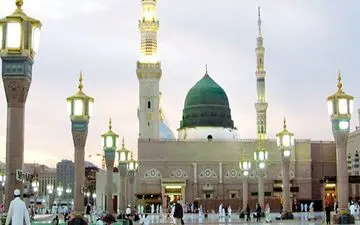 نصب پلاکاردی با کلمه عبری «شالوم» در نزدیکی «مسجدالنبی» در مدینه