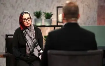  لاله صبوری کنار دریا 