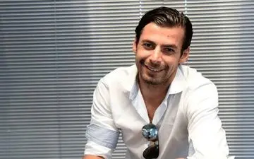 فریدون زندی قرارداد جدیدش را امضا کرد/عکس