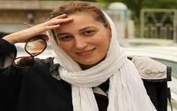 پوشش و حجاب متفاوت فلامک جنیدی به همراه همسر و فرزندش، خارج از کشور