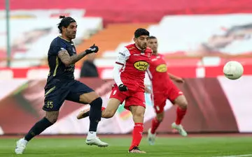 برتری پرسپولیس برابر نساجی در نیمه اول/ فضای متفاوت هواداران 