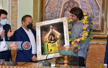 هادی عقیلی در نصف جهان تجلیل شد