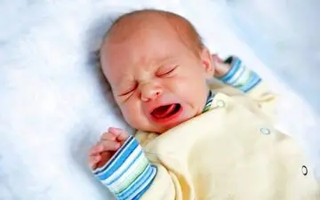 دلیل گریه نوزاد بعد تولد چیست ؟ دلیل علمی جالب را بدانید