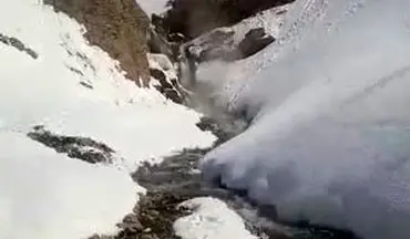 طبیعت زمستانی آبشار شیخ علیخان در کوهرنگ + فیلم 