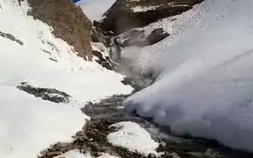 طبیعت زمستانی آبشار شیخ علیخان در کوهرنگ + فیلم 