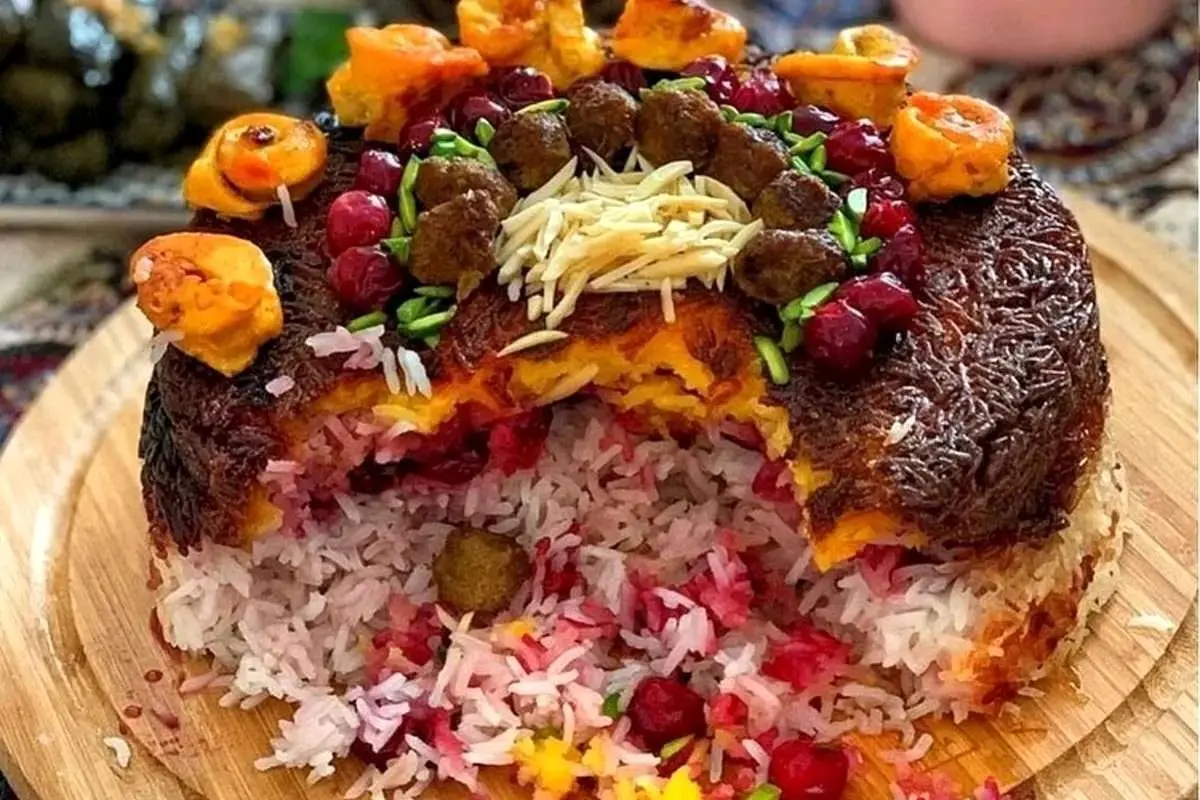 طرز تهیه ته چین آلبالو؛ غذای مجلسی و خوشمزه با مرغ