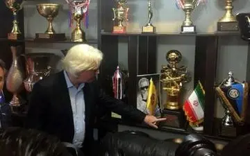 سرمربی آلمانی استقلال در کنار همسر و فرزندانش + عکس