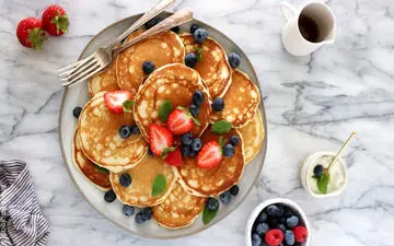 طرز تهیه پنکیک‌ طلایی صبحانه: راز و رمزهای پفکی شدن + فوت‌وفن‌های حرفه‌ای