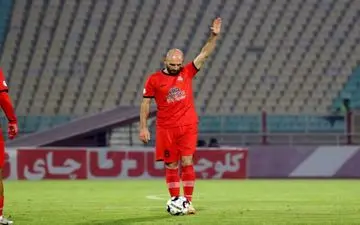 تراکتور به دنبال بخشش پوستونسکی؛ اعتراض شدید به کارت قرمز