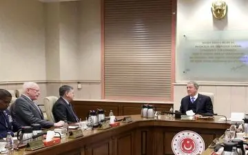 دیدار وزیر دفاع ترکیه با نماینده ویژه آمریکا در امور سوریه
