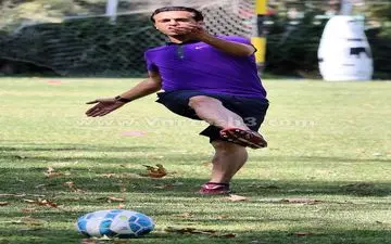 چه چیزی علی کریمی را ماندگار کرد؟