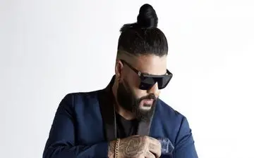 چهره باورنکردنی و پیر همسر ساسی مانکن ! | تصویری جدید از همسر پیر خواننده لس آنجلسی بعد از ازدواج