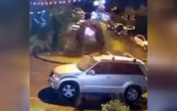 پرتاب هندوانه روی سقف خودرو در روسیه!