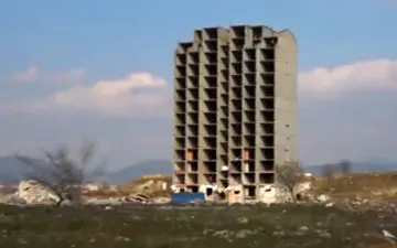 آزمایش استحکام ساختمان قدرتمندی که حتی با انفجار هم فرو نمی‌ریزد! + فیلم