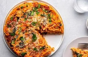 فیلم طرز تهیه پاستا پیتزایی؛ ترکیب وسوسه‌انگیز با طعمی متفاوت