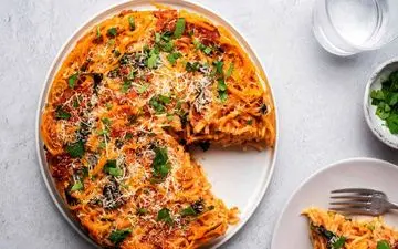 فیلم طرز تهیه پاستا پیتزایی؛ ترکیب وسوسه‌انگیز با طعمی متفاوت