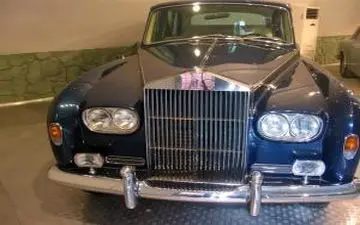 نمایش اتومبیل رولزرویس فانتوم اشرف پهلوی در سعدآباد