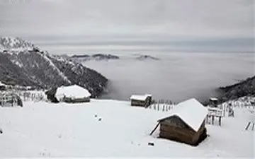 نخستین برف پاییزی ارتفاعات کلاردشت را سفیدپوش کرد