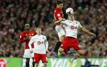 منچستریونایتد اولین جام فصل را به دست آورد 