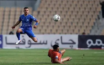 سکوت نیمکت و بیو اینستاگرام؛ مدافع استقلال آماده ترک آبی پوشان+عکس