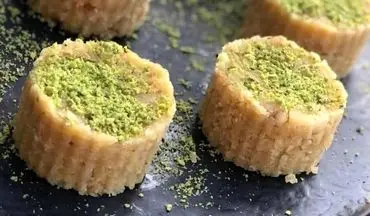طرز تهیه حلوا فندق با آرد ذرت؛ خوشمزه و مجلسی به سبک بوتیکی