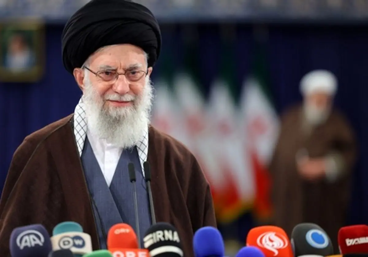  رهبرانقلاب: امروز چشم سراسر دنیا به مردم ایران است