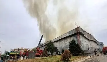
آتش‌سوزی گسترده در کارخانه مقواسازی شهرک صنعتی مورچه‌خورت اصفهان
