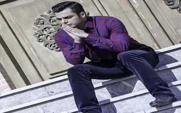 مجری معروف تلویزیون از هواداران استقلال عذرخواهی کرد