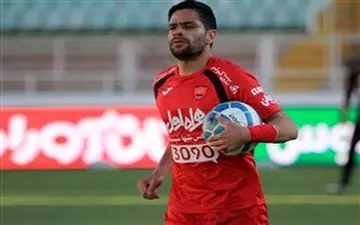 کامیابى نیا با پرسپولیس تمدید کرد 