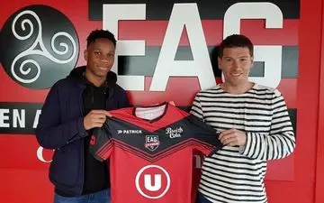 فرزند ستاره آبی‌ها، قرمزپوش شد