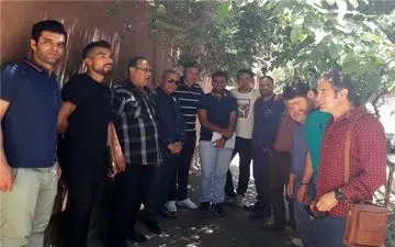  تجمع طلبکاران نفت مقابل باشگاه (عکس)