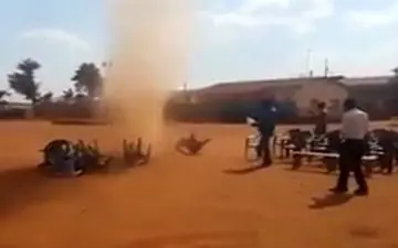 گردبادی که مراسم جشن را برهم زد +فیلم 