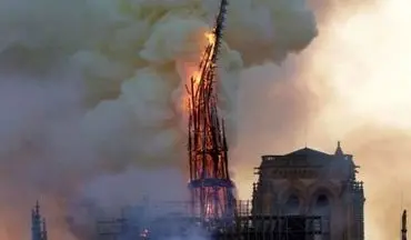  کلیسای قدیمی نوتردام در آتش سوخت