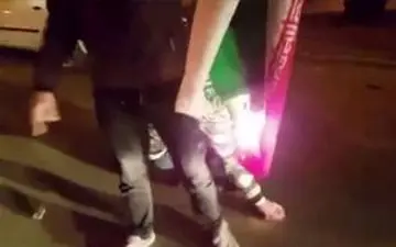 
نماینده آشوریان به آتش زدن پرچم ایران واکنش نشان داد 