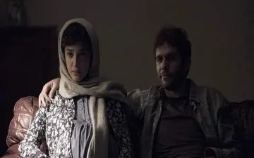 دست بازیگر مرد روی دوش همسرش در فیلم سینمایی + عکس