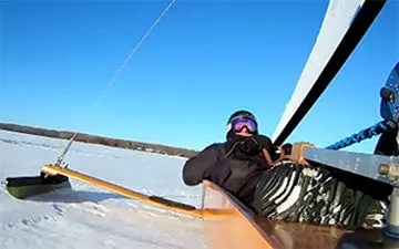 قایق سواری جالب روی سطح یخی + فیلم