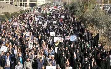 خروش انقلابی مردم ابهر در برابر آشوبگران +فیلم