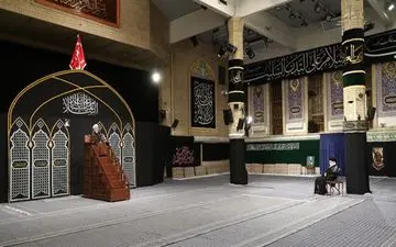 دومین شب مراسم عزاداری اباعبدالله الحسین (ع) با حضور رهبر انقلاب