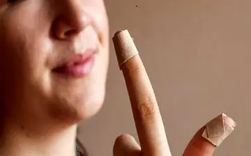 بهترین راه مقابله با جویدن ناخن