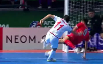 گل اول ایران به تایلند توسط مهدی کریمی | فیلم