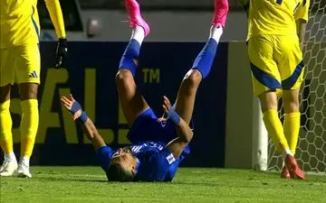 ضربه سر خطرناک رامین گل نشد! + ویدئو