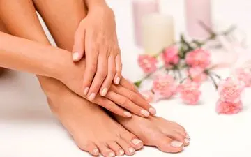 راه‌های موثر و طبیعی برای روشن کردن پوست دست و پا در خانه
