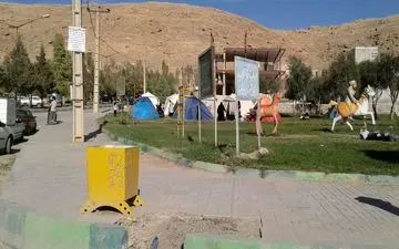 مردم سرپل ذهاب بیرون از خانه‌هایشان به روایت تصویر