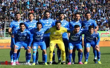 استقلالی‌ها در بازی با تراکتورسازی بازوبند مشکی می‌بندند