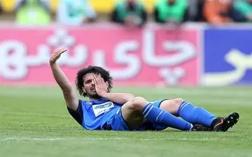  استقلالی‌ها در مورد نورافکن با باشگاه شارلوا مذاکره می‌کنند