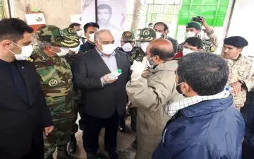 گزارش تصویری بازدید استاندار کرمانشاه از مراکز تولید مواد ضدعفونی کننده سطوح در پادگان شهید سروران ارتش