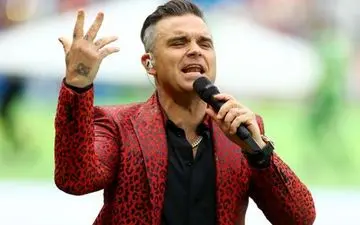 خواننده بریتانیایی اولین حاشیه جام جهانی را رقم زد